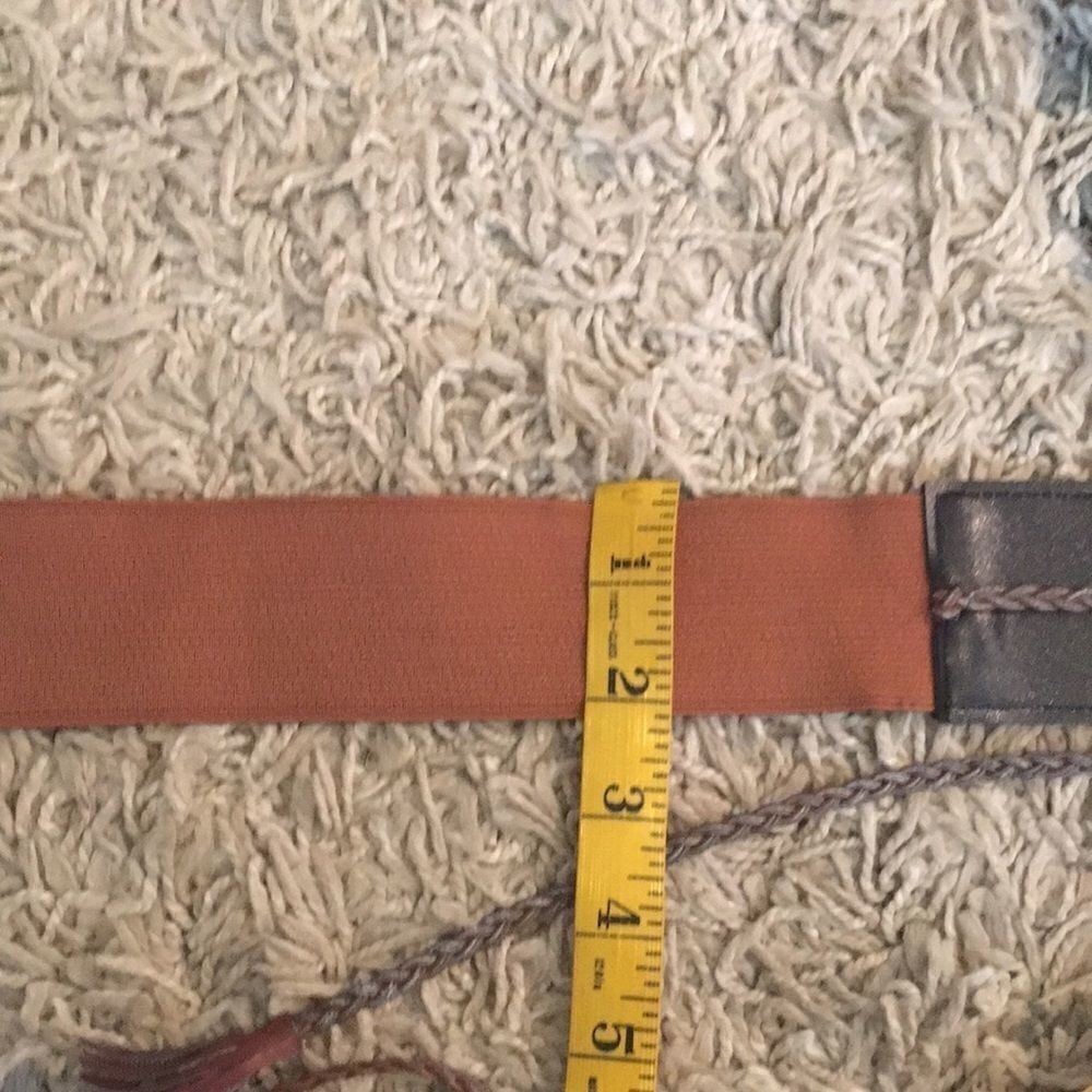 Vintage Faux Leather/ Elastic Cinch Belt - Picture 7 of 8